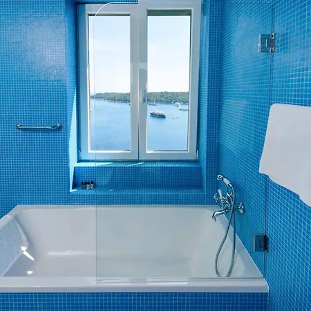 Villa Grande Bukovca - Beautiful 5 Bedroom - Sea Views - Glamorous Location